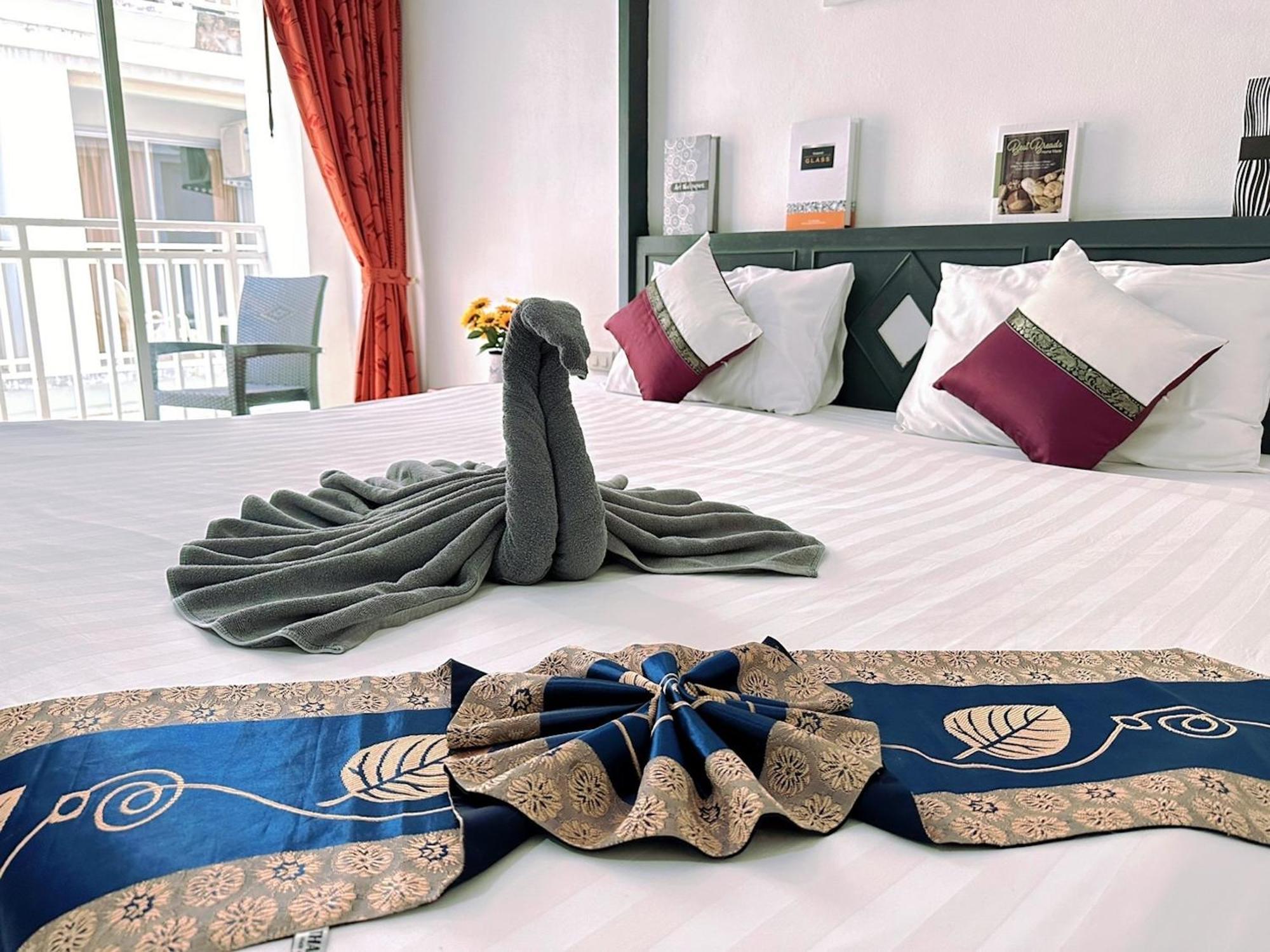 Hotel Baya Phuket Patong Quarto foto