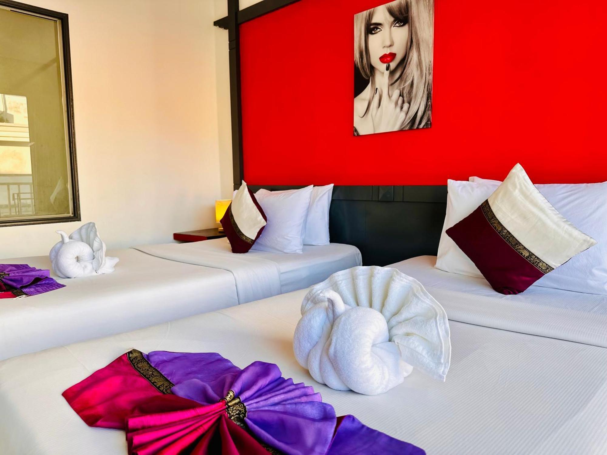 Hotel Baya Phuket Patong Exterior foto